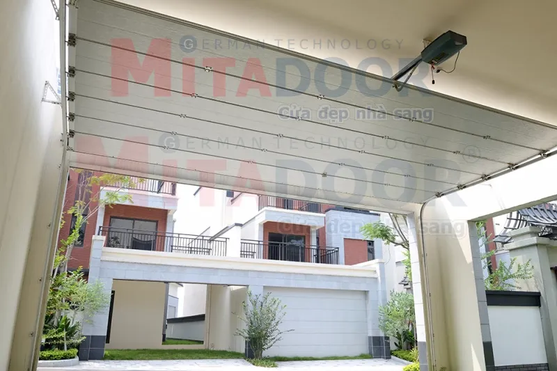Công trình cửa trượt trần Mitadoor Garage công nghệ Đức không có ô sáng