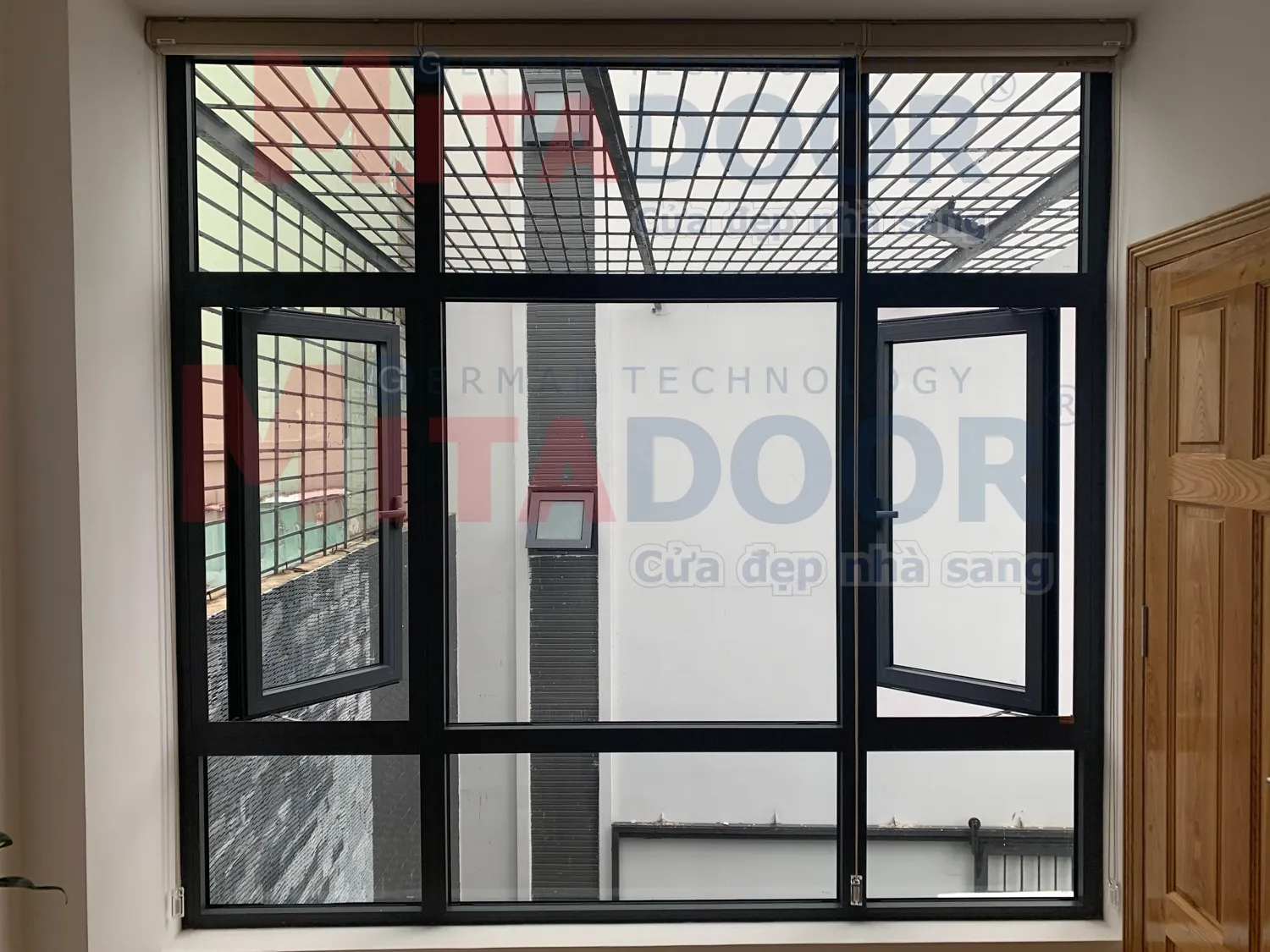 Mitadoor với hơn 30 năm kinh nghiệm trong lĩnh vực cung cấp to&agrave;n diện c&aacute;c giải ph&aacute;p về cửa, uy t&iacute;n, chuy&ecirc;n nghiệp