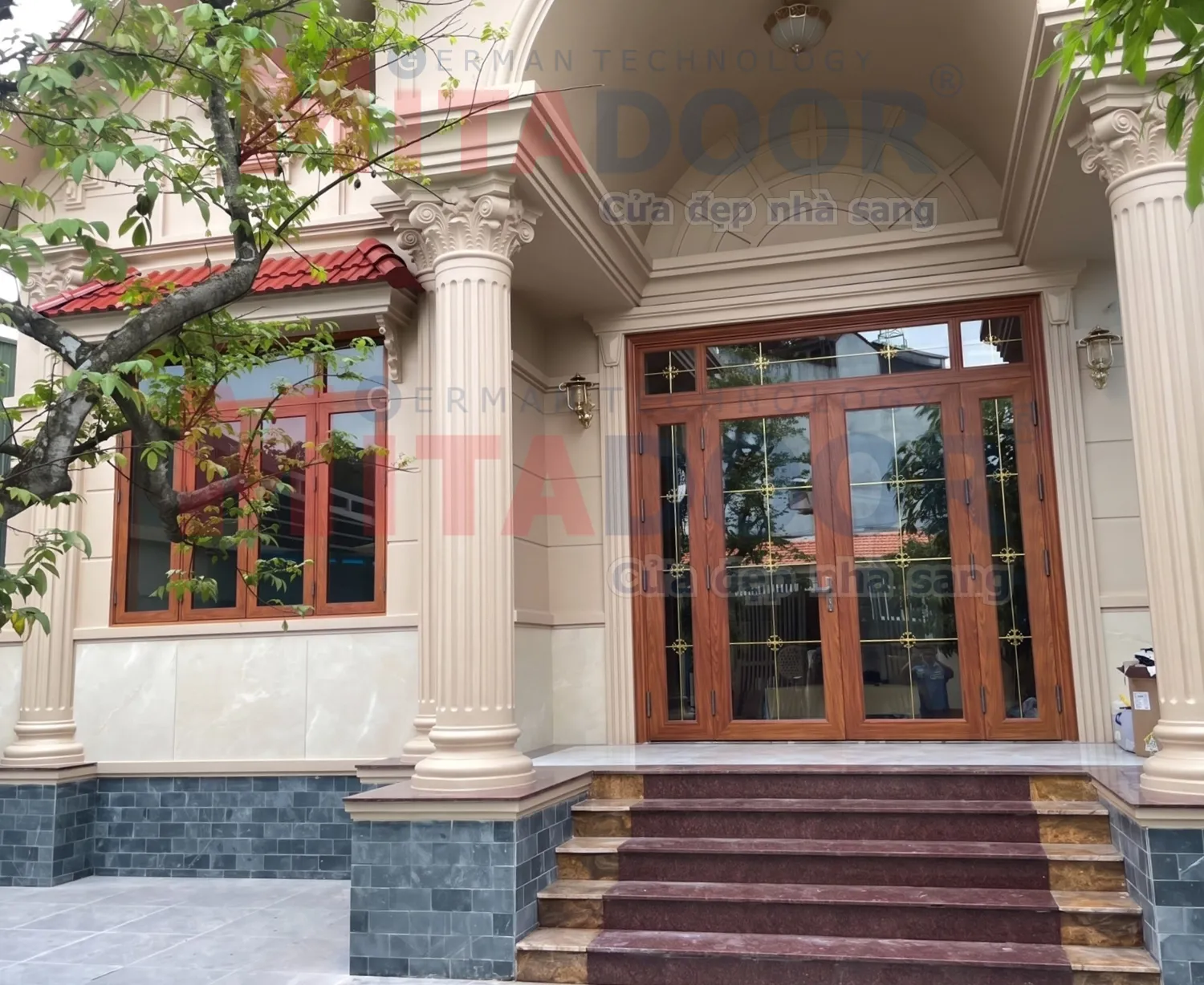 Cửa nh&ocirc;m k&iacute;nh v&acirc;n gỗ Mitadoor gi&uacute;p n&acirc;ng tầm gi&aacute; trị kh&ocirc;ng gian sống