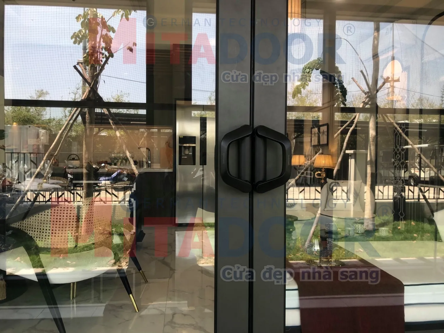 Chọn hệ phụ kiện đồng bộ với cửa nh&ocirc;m k&iacute;nh g&oacute;p phần đảm bảo thẩm mỹ cho c&ocirc;ng tr&igrave;nh