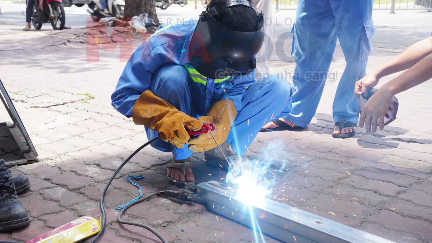 Kh&oacute;a đ&agrave;o tạo nghề h&agrave;n cắt kim loại