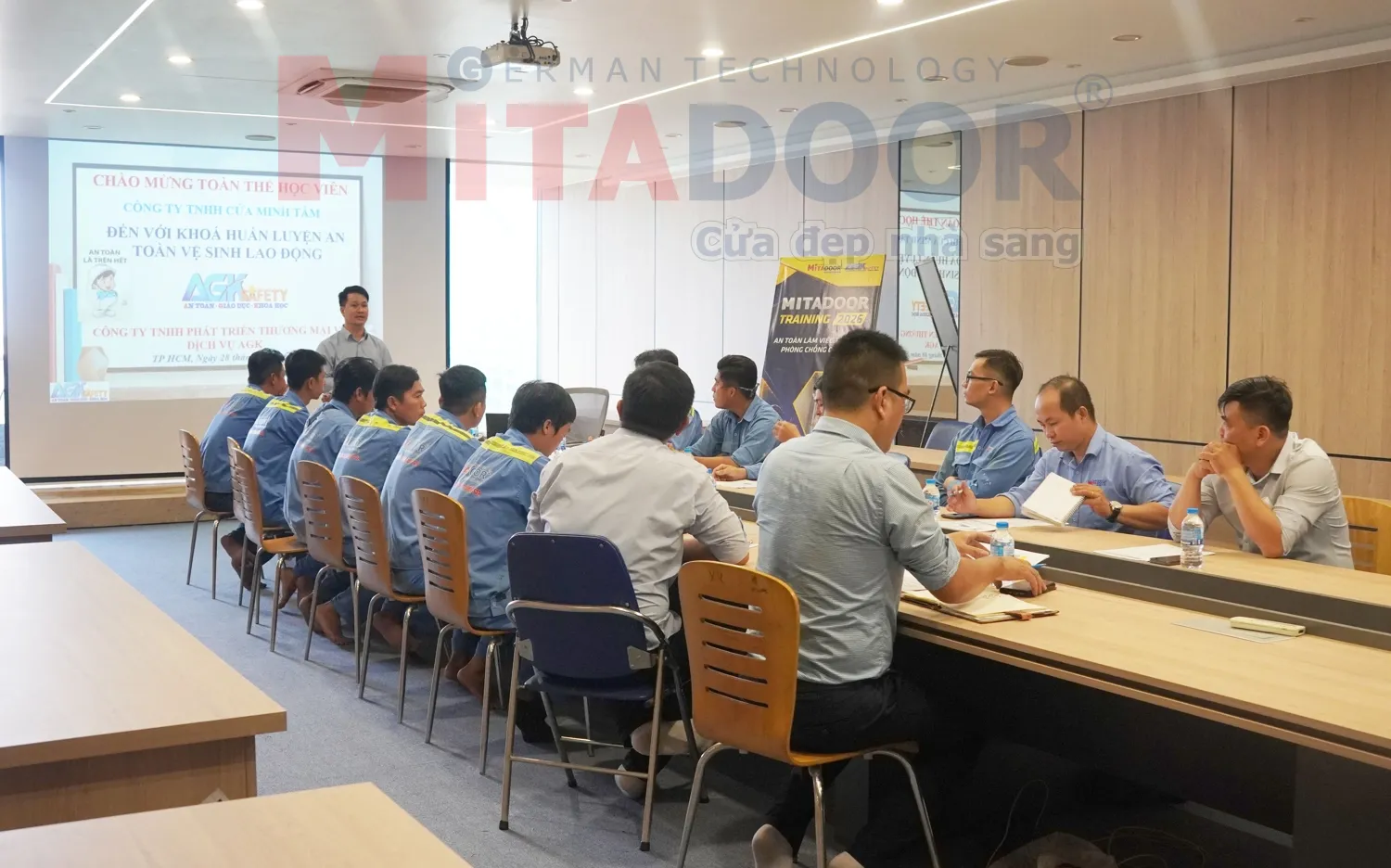 Kh&oacute;a huấn luyện An to&agrave;n vệ sinh lao động