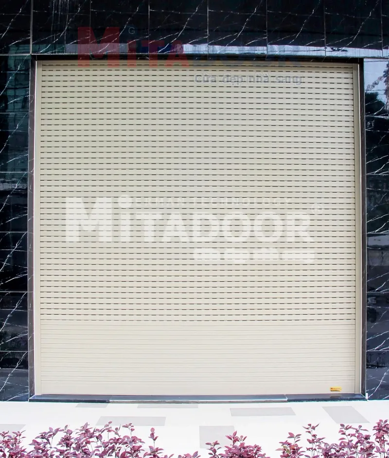 Cửa cuốn nhôm khe thoáng Mitadoor CT5122 được cấu thành từ hợp kim nhôm 6063 với độ cứng T5 đảm bảo độ bền cao, giúp cửa vận hành ổn định và bền bỉ trong suốt nhiều năm
