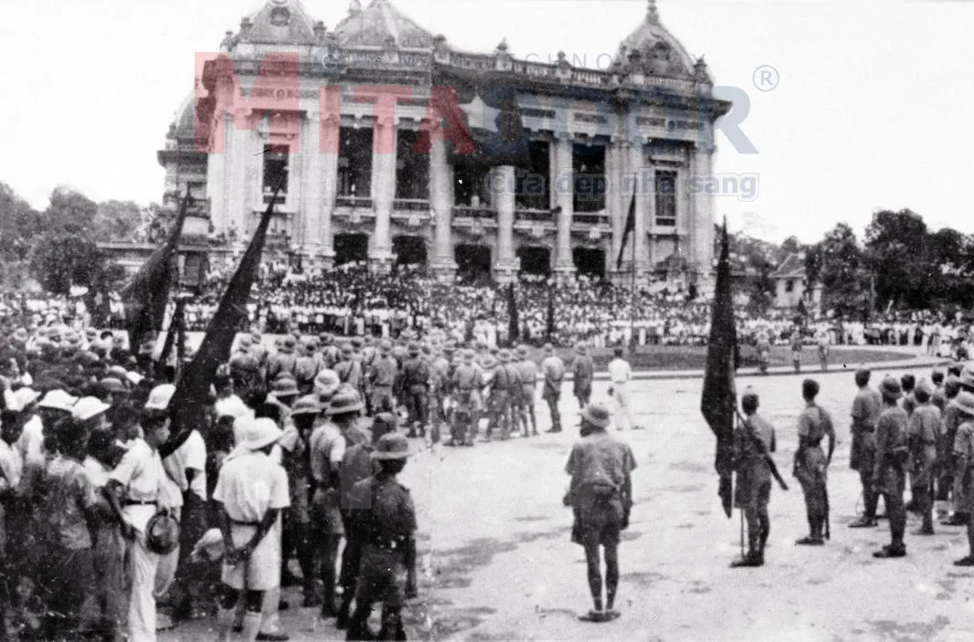 Mat-tran-Viet-Minh-to-chuc-mit-tinh-voi-su-tham-gia-cua-hang-van-quan-chung-nhan-dan-tai-Quang-truong-Nha-hat-Lon-Ha-Noi