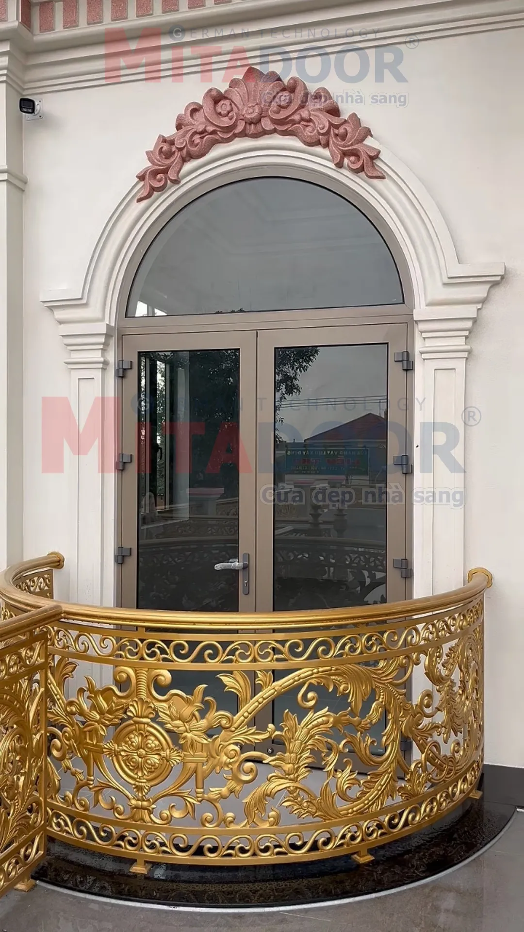 Cửa đi mở quay 2 c&aacute;nh Mitadoor sang trọng, c&aacute;ch &acirc;m, c&aacute;ch nhiệt v&agrave; chống thấm hiệu quả