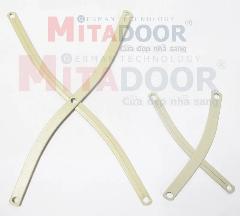 Nh&iacute;p tole Mitadoor mạ m&agrave;u v&agrave; được &eacute;p thuỷ lực tạo kiểu mẫu tăng độ cứng 