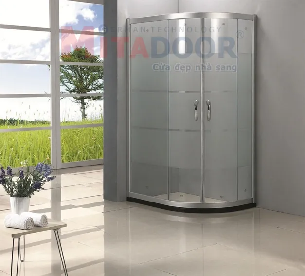 Thiết kế phòng tắm kính góc uốn cong với hệ khung nhôm chắc chắn và mặt kính mờ, giúp tối ưu không gian mà vẫn giữ được sự kín đáo cần thiết