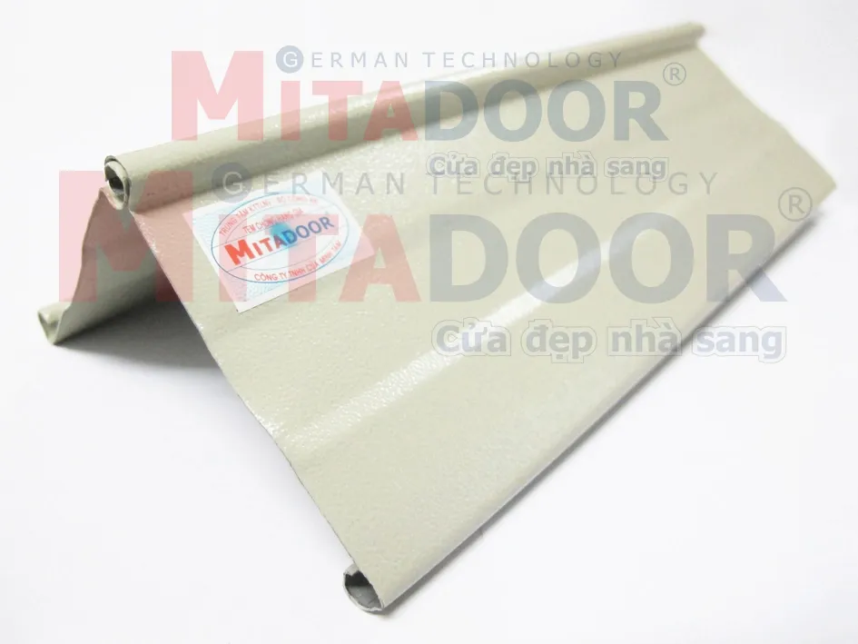 L&aacute; cửa k&eacute;o th&eacute;p Mitadoor sơn tĩnh điện d&agrave;y 2.5 dem