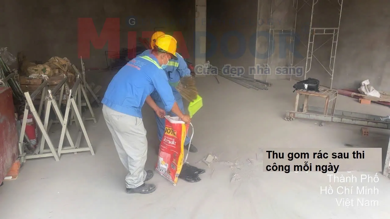 Thu gom r&aacute;c sau thi c&ocirc;ng mỗi c&ocirc;ng tr&igrave;nh